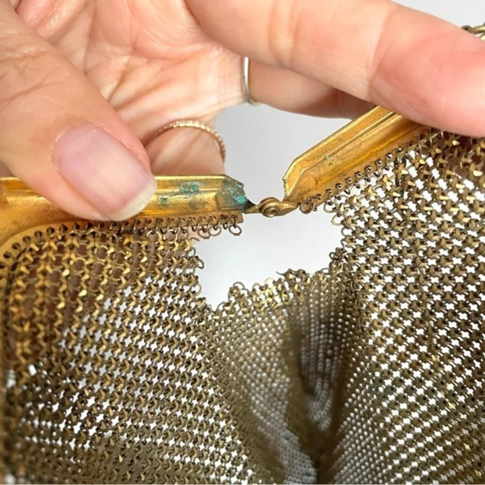 Vintage Brass Chainmail Mini Flapper Purse - made in Canada 🇨🇦 - Picture 4 of 10